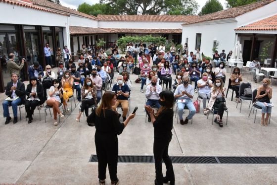 Representantes de las áreas sociales municipales tuvieron la oportunidad de asistir a exposiciones y dialogar de manera directa con funcionarios de organismos provinciales y nacionales