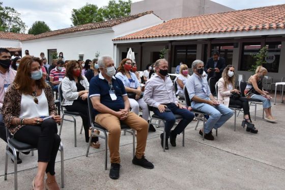 Representantes de las áreas sociales municipales tuvieron la oportunidad de asistir a exposiciones y dialogar de manera directa con funcionarios de organismos provinciales y nacionales