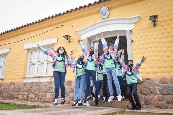 Se realizó el acto de cierre del ciclo lectivo 2021 en la escuela Nº 4074 “Dr. Bernardo Frías” de la localidad de Guachipas que contó con la presencia del Ministro de Educación, Matías Cánepa, el equipo directivo y docentes de la institución