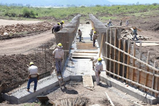 El ministro Camacho recorrió los trabajos que unirán la ruta 28 con la avenida Bolivia, en la zona norte de la ciudad de Salta.