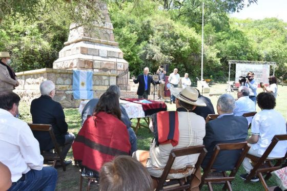 Autoridades nacionales y provinciales recorrieron el espacio donde estará emplazado el monumento escultórico que representa los últimos momentos de vida del Héroe Nacional.