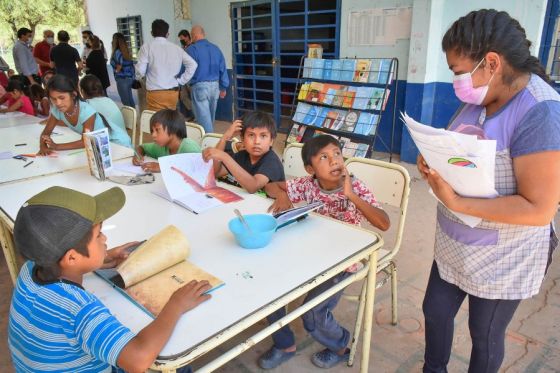 Consiste en la provisión de raciones de comida saludable y el dictado de talleres formativos y recreativos para niños y niñas de Nivel Inicial, Primario y menores de 5 años.