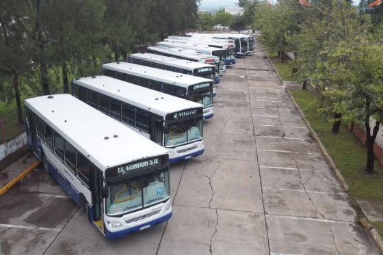 El gobernador Gustavo Sáenz encabezó esta mañana la presentación de 20 nuevas unidades de Saeta que permitirán el recambio de su flota, el aumento de las frecuencias y mayor comodidad para los usuarios del Área Metropolitana.