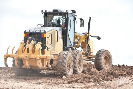 El ministro de Economía y Servicios Públicos, Roberto Dib Ashur, supervisó el avance de los trabajos que se realizan para la construcción de la circunvalación noroeste que unirá la ruta provincial 28 con la avenida Bolivia.