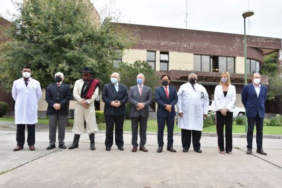 Las dos especies de este árbol histórico provincial, fueron plantadas en Casa de Gobierno e idénticas ceremonias se cumplirán en la Legislatura, Ciudad Judicial y en el Monumento a Güemes.