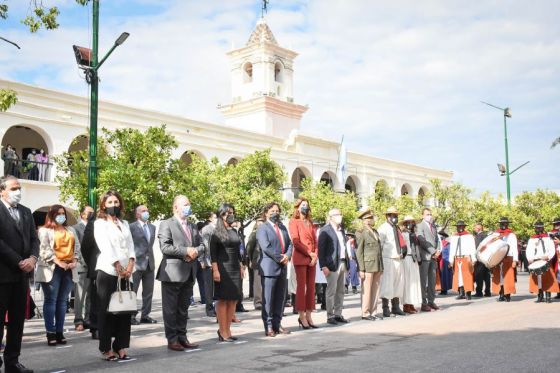 El Gobernador encabezó los actos centrales organizados por el 237 aniversario del nacimiento de Martín Miguel de Güemes. En la plaza 9 de Julio, Catedral y Campo Histórico La Cruz