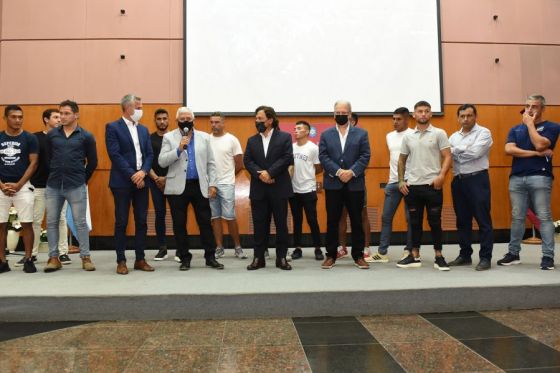 El gobernador Gustavo Sáenz recibió en Casa de Gobierno a los jugadores, cuerpo técnico y dirigentes del Centro Juventud Antoniana que lograron el ascenso al Torneo Federal A