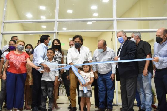 El gobernador Gustavo Sáenz inauguró en El Bordo la terminal de ómnibus, que tiene la característica de ser dual, es decir que posee una zonificación donde los pasajeros también podrán abordar el servicio del tren.