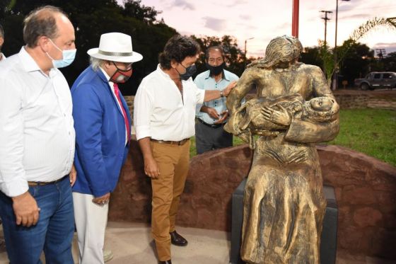 El gobernador Gustavo Sáenz inauguró en El Bordo la terminal de ómnibus, que tiene la característica de ser dual, es decir que posee una zonificación donde los pasajeros también podrán abordar el servicio del tren.