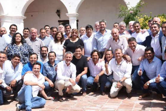 El gobernador Gustavo Sáenz presidió en Cafayate una reunión con los intendentes de la provincia, donde aseguró que “es política de Estado federalizar todos los recursos provinciales de Salta”.