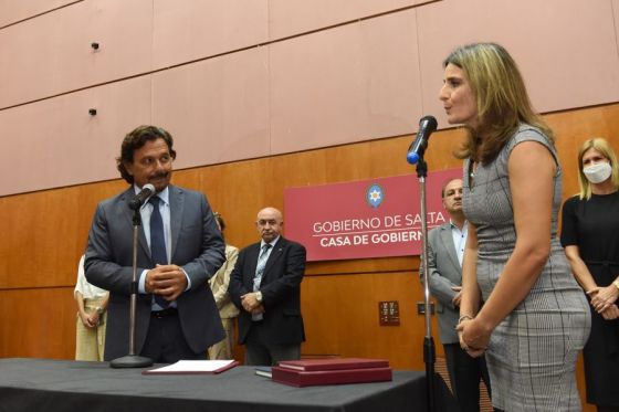 El gobernador Gustavo Sáenz tomó juramento a Itatí Carrique como Secretaria de las Mujeres, Género y Diversidad dependiente del Ministerio de Gobierno, Derechos Humanos y Trabajo.