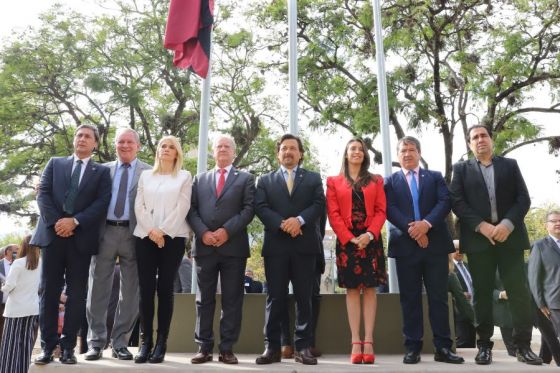 El Gobernador encabezó la apertura de la 1° sesión plenaria 2022 del Parlamento del NOA con la participación de vicegobernadores y 70 legisladores de Salta, Jujuy, Catamarca, La Rioja, Tucumán y Santiago del Estero