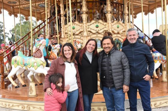 El gobernador compartió con miles de familias una jornada a plena fiesta en el Parque Bicentenario, donde se realizó la 8° edición del Desafío de las Nubes y además pudieron disfrutar de las dos nuevas atracciones: el Carrusel y el tren solar