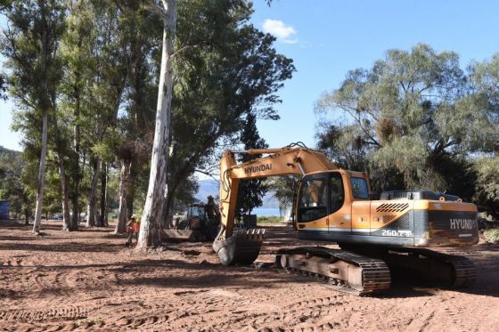 La Provincia invierte más de $372 millones para poner en valor el dique. En esta primera etapa se intervendrá en cuatro sectores: asadores, camping, sector gastronómico - social y la pileta, con la creación de un parque acuático