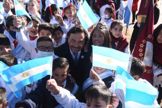 En el 202° aniversario del fallecimiento del General Manuel Belgrano, el gobernador Gustavo Sáenz, acompañado por su esposa Elena Cornejo, presidió  el acto oficial por el Día de la Bandera