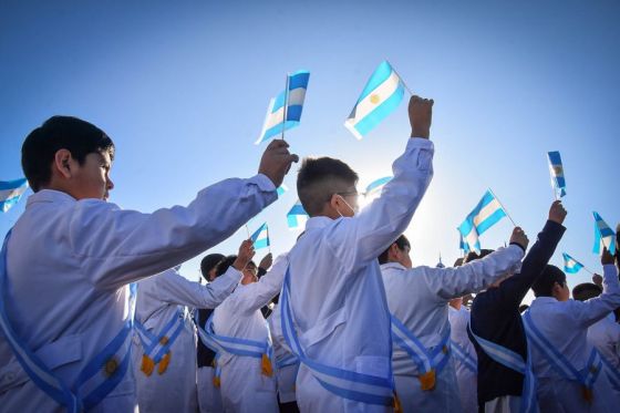 En el 202° aniversario del fallecimiento del General Manuel Belgrano, el gobernador Gustavo Sáenz, acompañado por su esposa Elena Cornejo, presidió  el acto oficial por el Día de la Bandera