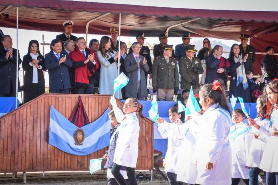 En el 202° aniversario del fallecimiento del General Manuel Belgrano, el gobernador Gustavo Sáenz, acompañado por su esposa Elena Cornejo, presidió  el acto oficial por el Día de la Bandera