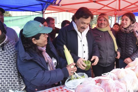 El estadio Delmi fue el punto de encuentro de productores y artesanos de toda la provincia que comercializaron sus productos directamente al consumidor