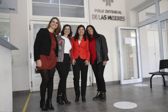 En el Polo de las Mujeres, el Gobernador destacó que en Salta todas y cada una de las áreas que abordan la violencia y la perspectiva de género, trabajan coordinada y articuladamente