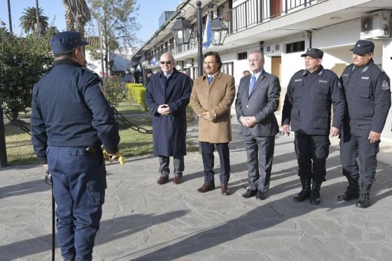 El gobernador Gustavo Sáenz encabezó un acto en la Plaza de Armas de la jefatura de la Policía, donde entregó 13 nuevas motocicletas a la fuerza