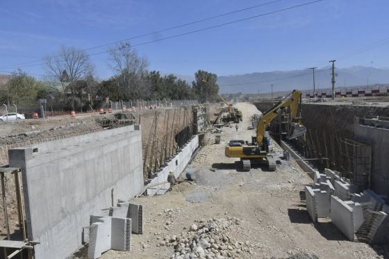 El gobernador Gustavo Sáenz junto al ministro de Infraestructura Sergio Camacho recorrió las obras en ejecución de la Circunvalación Noroeste