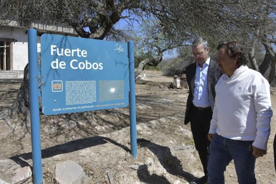 En Cobos, el gobernador Gustavo Sáenz habilitó el adoquinado de la avenida J. Cornejo, vía de acceso a la localidad perteneciente al municipio de Campo Santo.