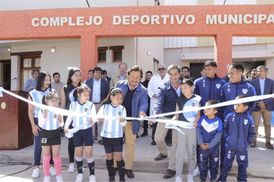 El Gobernador habilitó en el Complejo Deportivo el albergue para deportistas, gimnasio y mejoras en el campo de juego