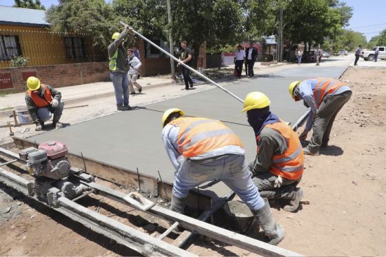 El Gobernador aseguró que se continúa fortaleciendo el sistema de salud provincial, tanto en personal como en equipamiento y parque automotor