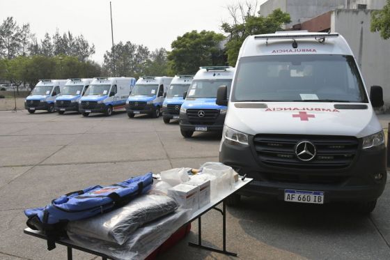 El gobernador Gustavo Sáenz encabezó la entrega de ocho ambulancias que estarán destinadas a establecimientos de salud del interior de la provincia