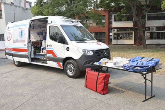 El gobernador Gustavo Sáenz encabezó la entrega de ocho ambulancias que estarán destinadas a establecimientos de salud del interior de la provincia