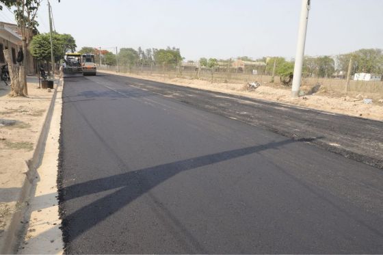 El gobernador Gustavo Sáenz entregó al Consorcio de Pavimentación del Norte, una motoniveladora más un camión volquete para el mantenimiento y mejoramiento de los caminos vecinales, comunales y productivos