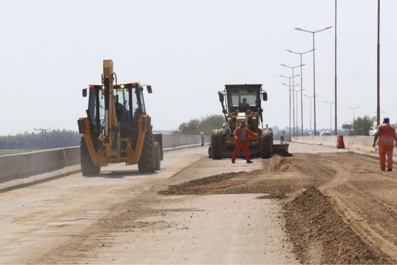 El Gobernador inspeccionó el tramo final de los 23 kilómetros en que se realiza la reconstrucción de calzada de la autopista sobre la ruta nacional 50