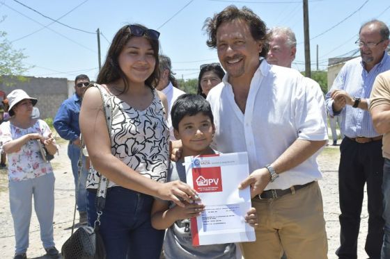 El Gobernador inició formalmente un plan de obras para más de 150 familias del barrio Virgen del Valle, con una inversión superior a los $70 millones