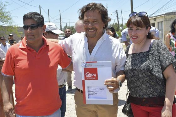 El Gobernador inició formalmente un plan de obras para más de 150 familias del barrio Virgen del Valle, con una inversión superior a los $70 millones