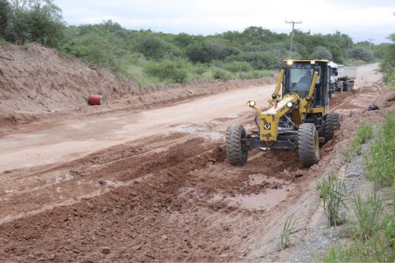 En el municipio, el Gobernador recorrió la obra de remodelación del complejo deportivo y destacó que, próxima a cumplir 150 años, La Candelaria tendrá su ingreso por RP 35 asfaltado.