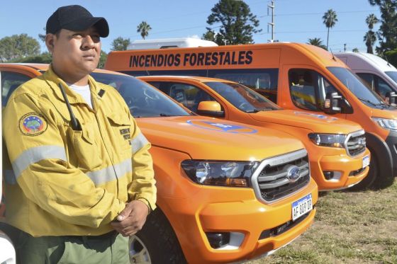 Son ocho camionetas, cuatro camiones, dos cuatriciclos, dos minibuses, herramientas y uniformes para Bomberos de la Policía de Salta, Defensa Civil y Ambiente