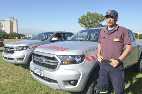 Son ocho camionetas, cuatro camiones, dos cuatriciclos, dos minibuses, herramientas y uniformes para Bomberos de la Policía de Salta, Defensa Civil y Ambiente