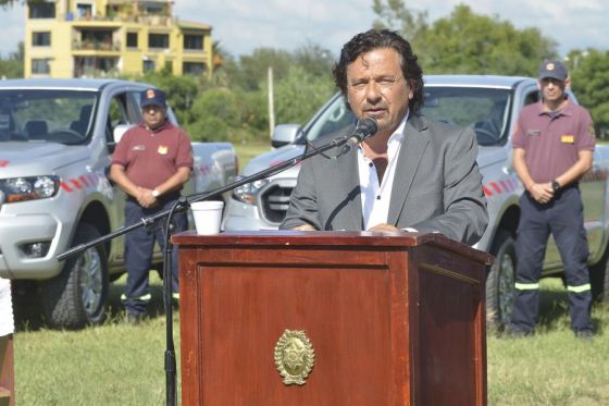 Son ocho camionetas, cuatro camiones, dos cuatriciclos, dos minibuses, herramientas y uniformes para Bomberos de la Policía de Salta, Defensa Civil y Ambiente