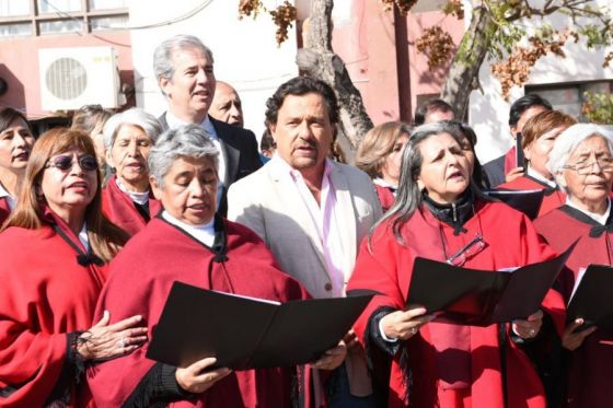 El gobernador Sáenz, junto al personal de la Administración Pública Provincial, recibió a los Santos Patronos que por segundo año consecutivo visitaron el Centro Cívico Grand Bourg