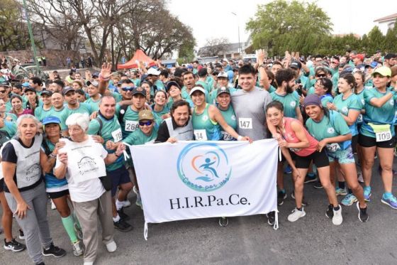 l Gobernador de Salta estuvo presente en el Monumento a Güemes desde donde partió la carrera con más de 300 participantes de las modalidades participativa y competitiva. El slogan que convocó este año fue 