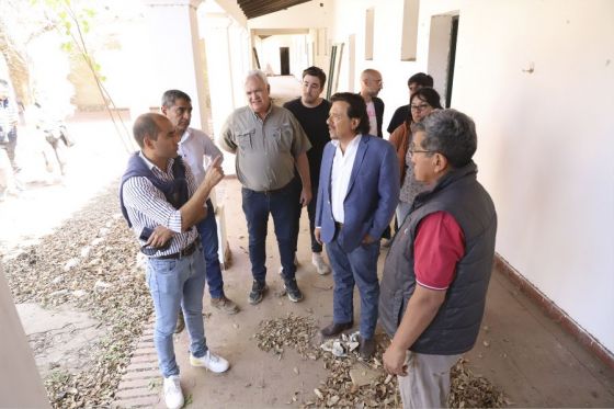 En la escuela N° 4427 de la localidad se construye un tinglado para usos múltiples con una inversión de casi $45 millones. También está en edificación una nueva sede de UPATeco que funcionará dentro del predio del Polo Educativo Universitario