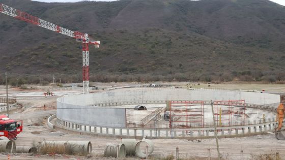 El gobernador Gustavo Sáenz y funcionarios nacionales recorrieron las obras de ampliación y optimización de la Planta Depuradora Sur y de viviendas ubicadas en barrio Pereyra Rozas.