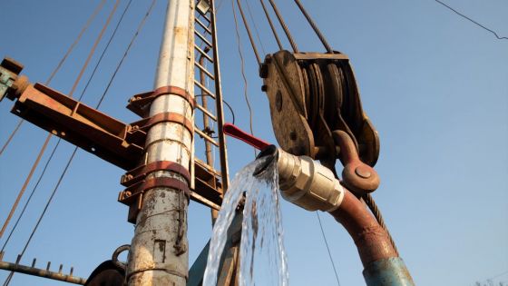 En Mosconi, Gustavo Sáenz inspeccionó los trabajos de perforación del primer pozo de agua de esa ciudad en el predio del Parque Industrial que beneficiará a más de 1.500 vecinos