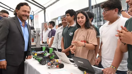 El gobernador Sáenz encabezó la inauguración del primer Centro de Alto Rendimiento de Robótica en Salta que posiciona a la provincia como referente del NOA en desarrollo tecnológico y economía del conocimiento