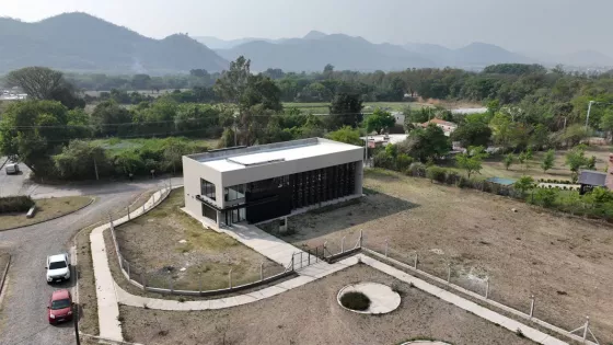 El gobernador Sáenz encabezó la inauguración del primer Centro de Alto Rendimiento de Robótica en Salta que posiciona a la provincia como referente del NOA en desarrollo tecnológico y economía del conocimiento