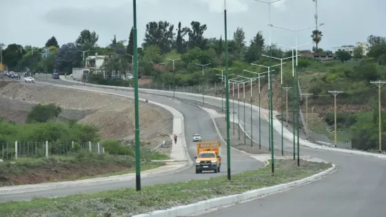 Se extiende por casi un kilómetro y medio entre avenida del Libertador hasta la rotonda en cercanías del club Gimnasia y Tiro sobre circunvalación Oeste