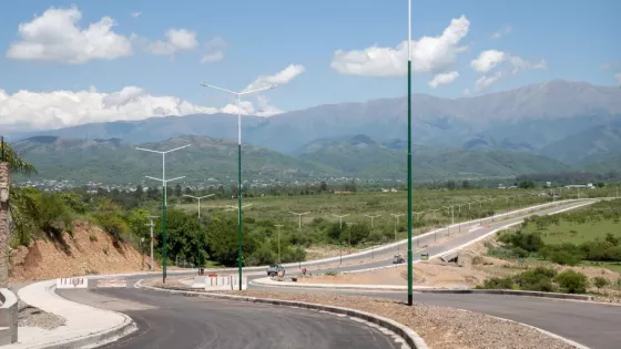 Se extiende por casi un kilómetro y medio entre avenida del Libertador hasta la rotonda en cercanías del club Gimnasia y Tiro sobre circunvalación Oeste