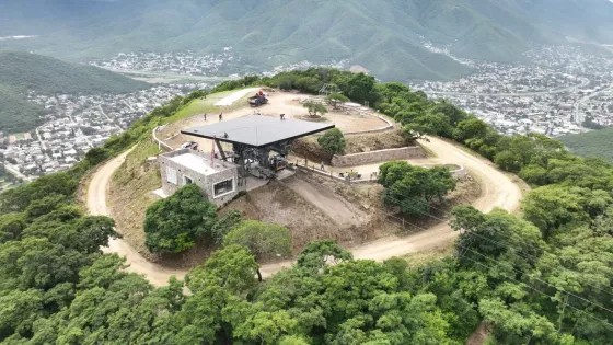 Salteños y visitantes pueden disfrutar de una nueva experiencia con una perspectiva y paisajes únicos de nuestra tierra. El Gobernador aseguró que “este Teleférico será orgullo de Salta y de los salteños”.