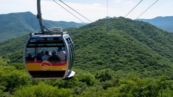 Salteños y visitantes pueden disfrutar de una nueva experiencia con una perspectiva y paisajes únicos de nuestra tierra. El Gobernador aseguró que “este Teleférico será orgullo de Salta y de los salteños”.