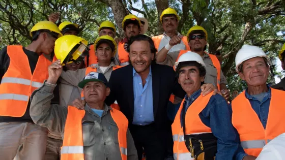 Salteños y visitantes pueden disfrutar de una nueva experiencia con una perspectiva y paisajes únicos de nuestra tierra. El Gobernador aseguró que “este Teleférico será orgullo de Salta y de los salteños”.